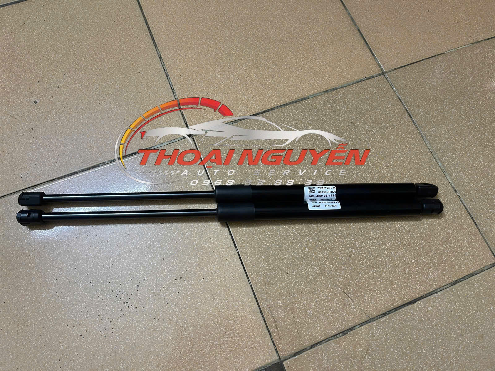 Ty chống cốp hậu Toyota Venza đời 2018-2024 mã 68950-0T020