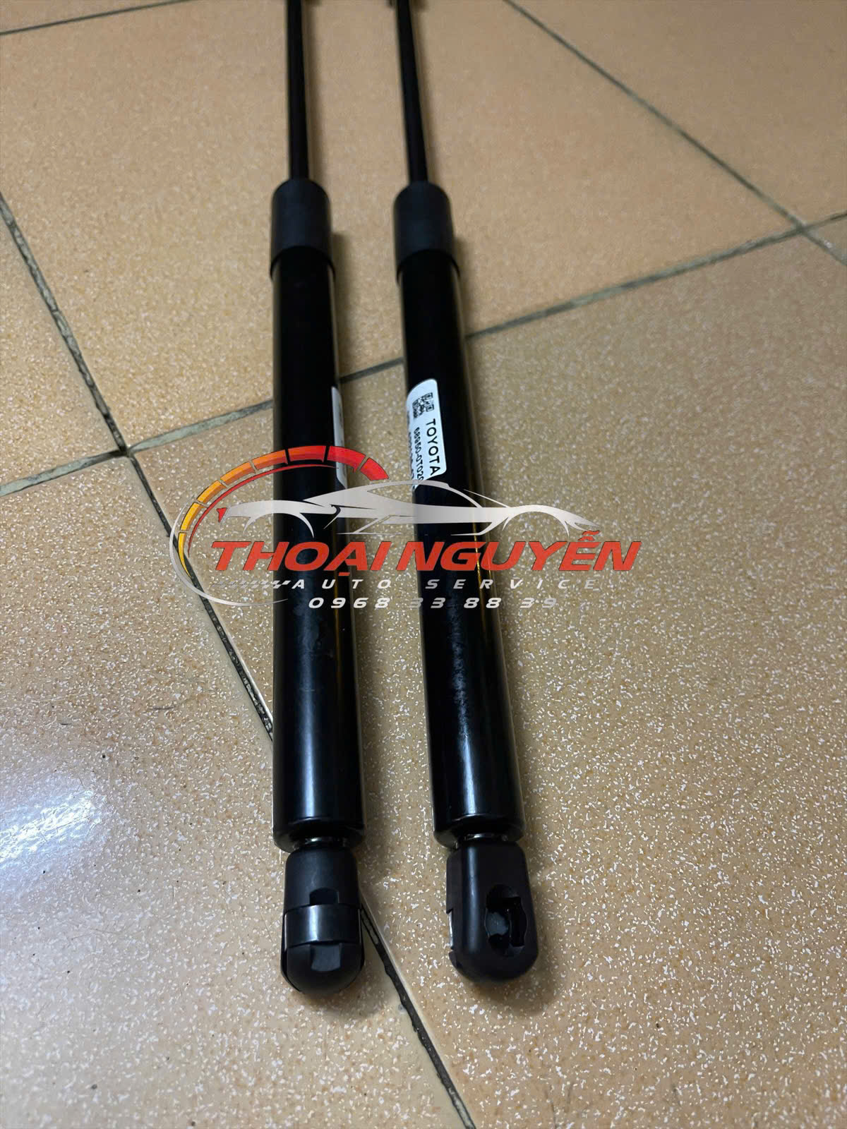 Ty chống cốp hậu Toyota Venza đời 2018-2024 mã 68950-0T020